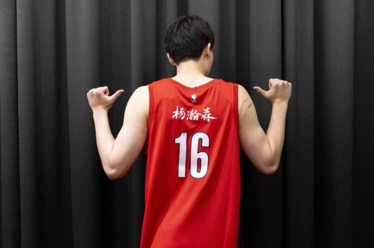 AG体育登录入口-拓记：被罚10万无关痛痒 杨瀚森若打出来1天球衣销量都不止这个钱